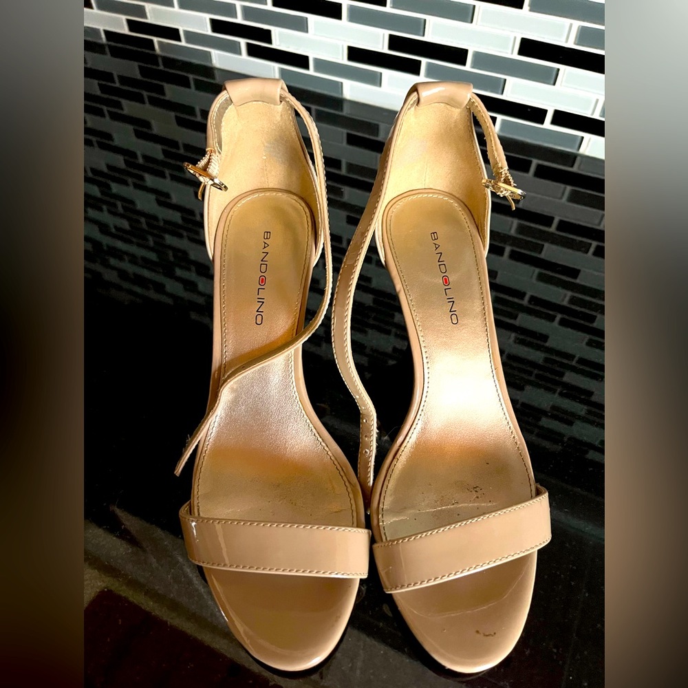 Bandolino beige strappy heels size 7